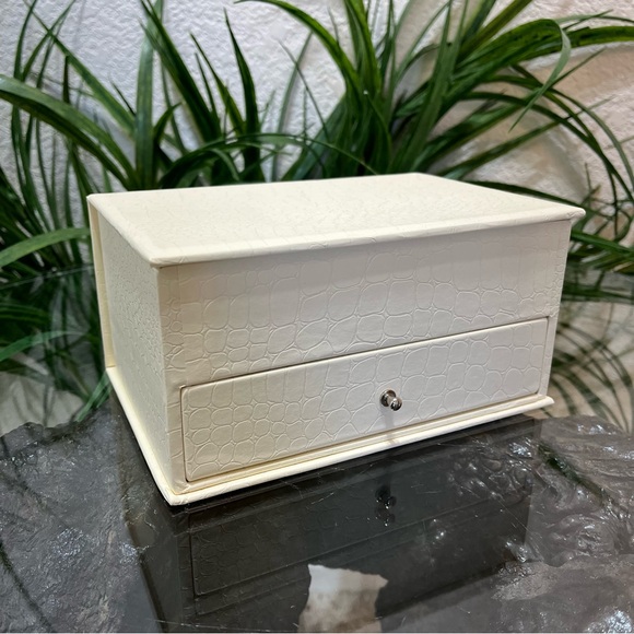 Child Music Jewelry Box - Ballerina 🩰 Pull-out Drawer with Ring Holder Tray - Picture 7 of 11